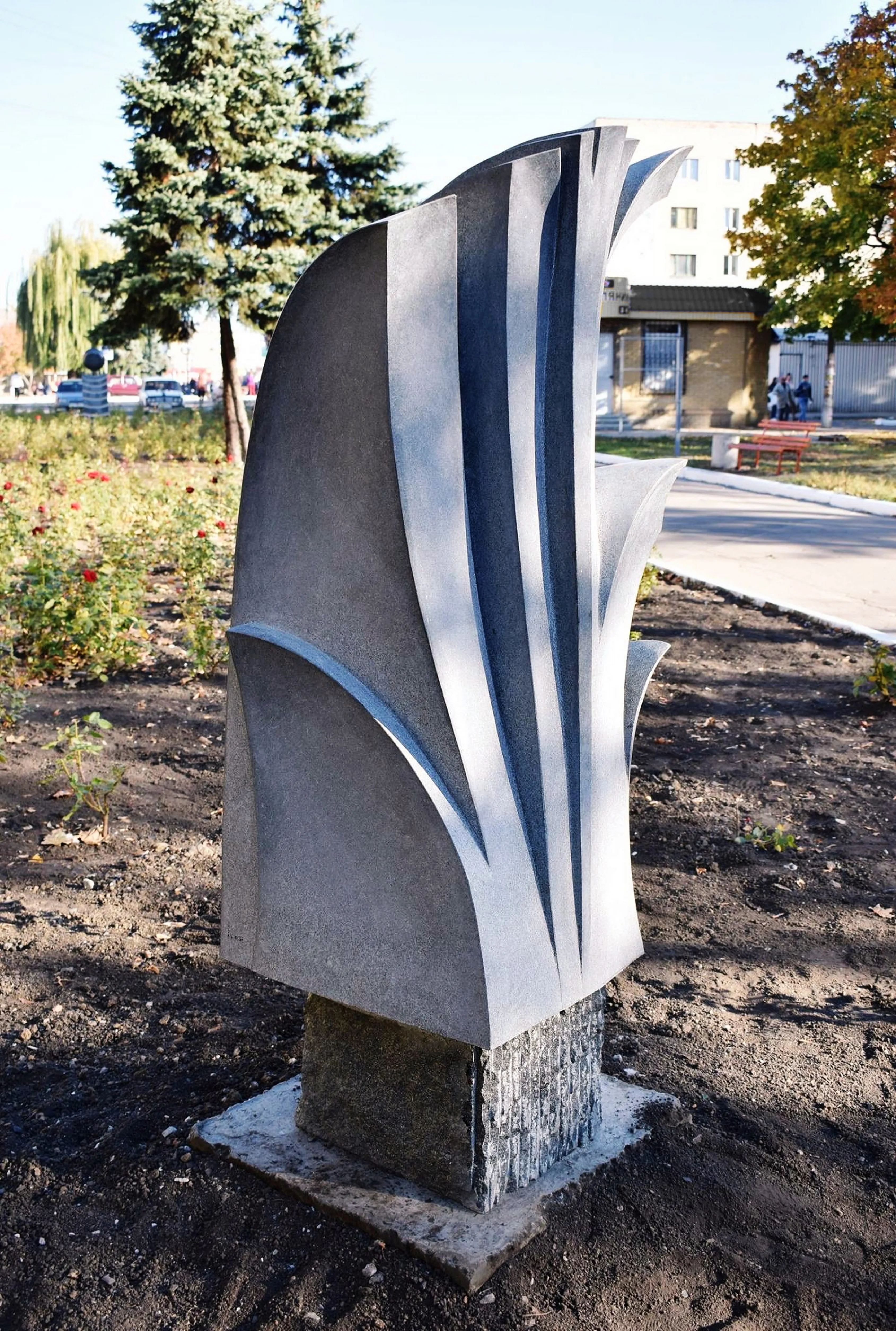 Зображення "РИТМИ ЗМІН" від Роман Кикта, розмір: 1850/900/800 мм, матеріали: Габро, медіум: Скульптура Симпозіуми, місто: м. Покровськ, Донецька обл. Фото 1 з 5.