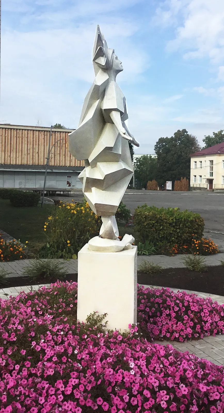 Image of APOCALYPTIC MADONNA by Roman Kykta, size: 3560/1200/800 мм, made of Composite materials, Sculpture Monuments medium, from City of Krasyliv, Khmelnytskyi region. Photo 2 of 6.
