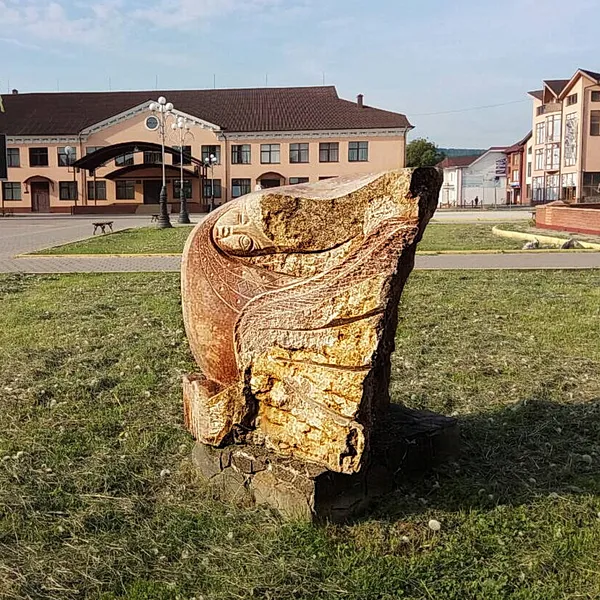 Obraz SIRYN autorstwa Roman Kykta, rozmiar: 1700/1600/1300 мм, wykonany z Marmur, medium Rzeźba Sympozjum, z Miasto Tiaczów, obwód zakarpacki.
