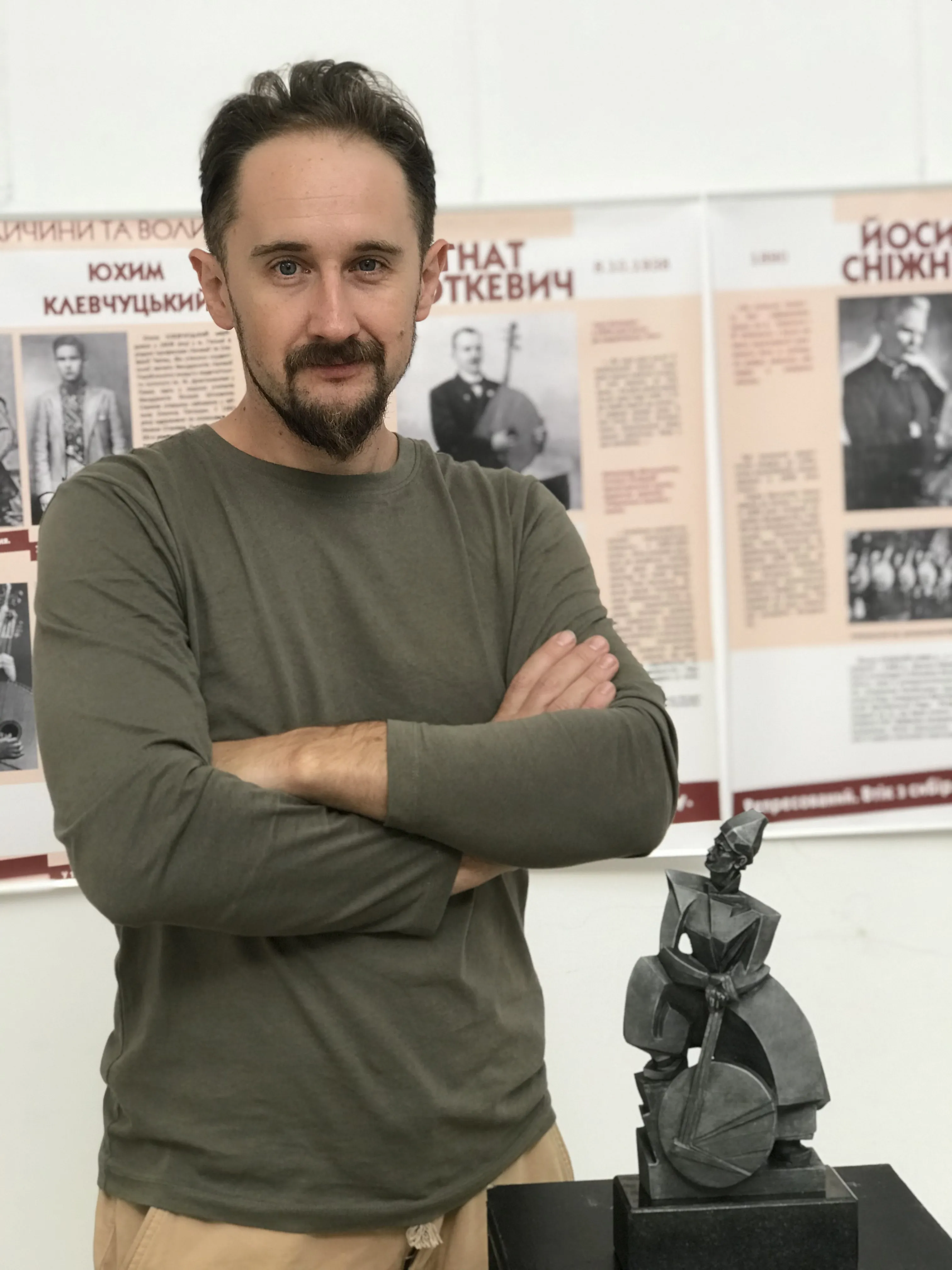 Obraz GNAT HOTKEVYCH autorstwa Roman Kykta, rozmiar: 300/150/80 мм, wykonany z Polistyren, gabro, medium Rzeźba Wystawa plastyczna, z Lwów Zdjęcie 5 z 5.