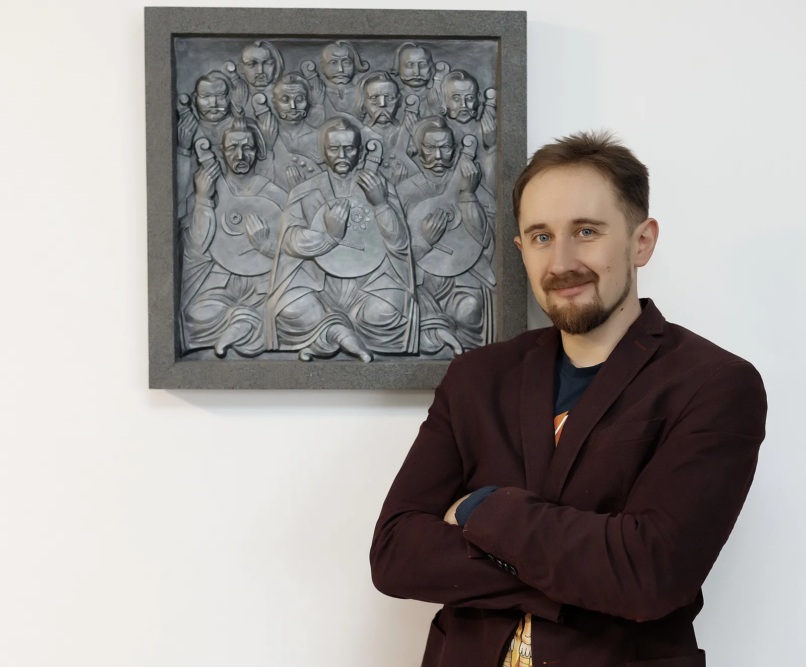 Зображення "БАРЕЛЬЄФ ПАМ'ЯТІ СТРАЧЕНИХ КОБЗАРІВ" від Роман Кикта, розмір: 580/580 мм, матеріали: Гіпс тонований, дерево, медіум: Скульптура Виставкова пластика, місто: Львів Фото 3 з 3.
