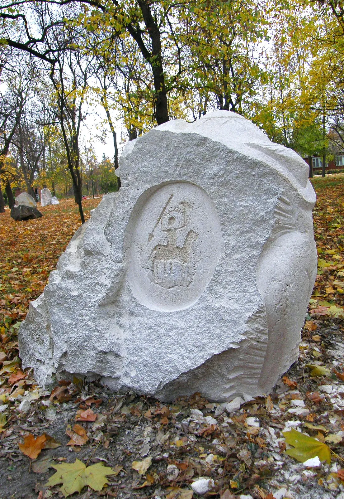Зображення "ТРИПІЛЬСЬКА НІКА " від Роман Кикта, розмір: 1300/900/500 мм , матеріали: Вапняк, медіум: Скульптура Симпозіуми, місто: м. Каменка, Придністров’я Фото 2 з 3.